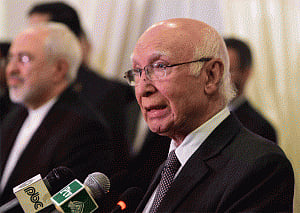Parents of Indian prisoner in Pak seek to meet Sartaz Aziz