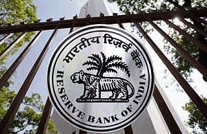 RBI to issue new Rs 20/50 notes; old bills to continue