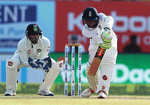 England struggle to reach 182/6 at stumps on Day Four