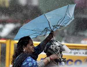 Cyclone Vardah making landfall, 2 killed in TN