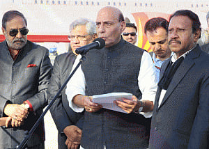 Cyclone: Rajnath speaks to CMs of Tamil Nadu, Andhra Pradesh