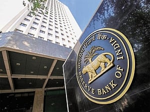 RBI withdraws one-time deposit norm, Rs 5,000 limit for KYC-accounts