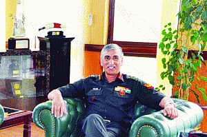 lt Gen Bakshi meets Parrikar; stirs quit buzz