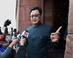 AAP, Cong should not do politics on Jung's resignation: Rijiju