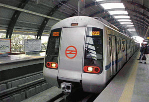 Delhi Metro's Christmas gift: Hundreds stranded on Blue line