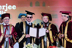 Shah Rukh receives honorary doctorate for promoting Urdu