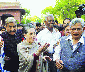 Unity eludes Opp on note ban