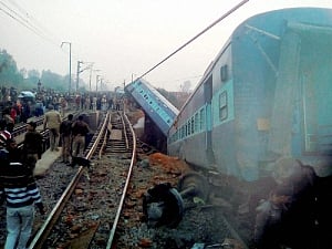 Two killed, 43 injured as Ajmer-Sealdah Express derails