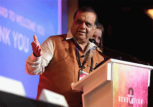 Batra quits from IOA to protest posts to Kalmadi, Chautala
