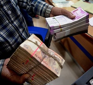 I-T raids detect  Rs 4,313 crore  undisclosed cash