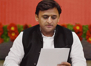 Day after expulsion, Akhilesh holds meeting, majority of MlAs  attend