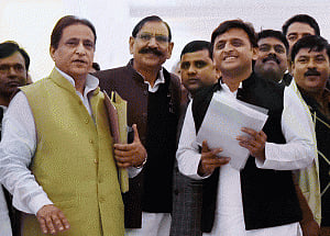 SP revokes Akhilesh, Ram Gopal Yadav expulsion