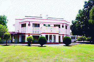 House woes of former CMs