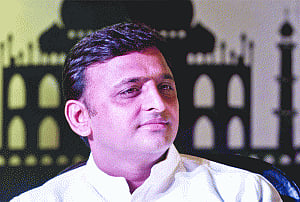 Akhilesh out of family shadow