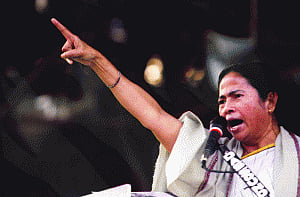 Mamata still trying hard to unite Opposition over demonetisation