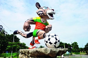 Football comes to India