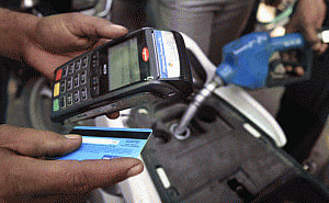 Dealers defer cardbandi at petrol pumps
