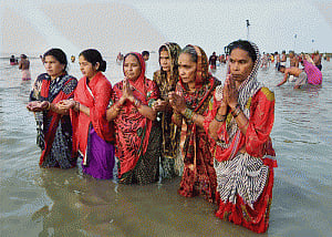Over a million take holy dip at Ganga Sagar on Makar Sankranti