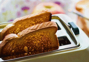Browned toast, potato chips may up cancer risk: UK experts
