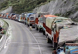 Srinagar-Jammu highway opens for one-way traffic