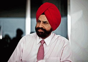 Clinton emails show Chatwal gets invited to Manmohan lunch