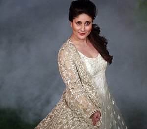 New mommy Kareena rules runway at lFW finale show
