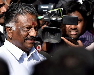 Top AIADMK leader switches to Panneerselvam's camp