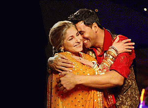 Akshay picks Dimple Kapadia as best friend in Bollywood
