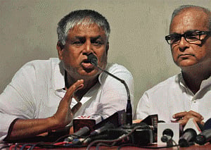 CM meets Manan in hospital