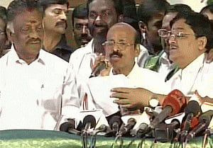 Former AIADMK Minister Ponnaiyan join hands with Panneerselvam