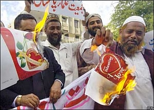 Pak zealots win hands down against Valentines