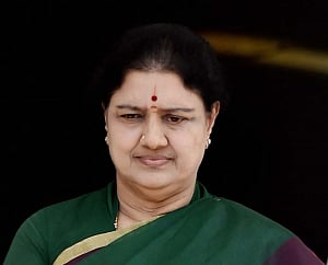 SC convicts Sasikala in corruption case, CM hopes dashed