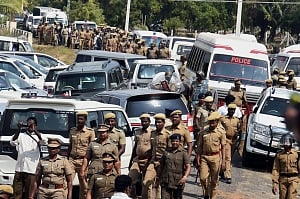 Chinnamma picks her Panneer as battle rages on