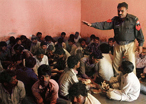 Pak apprehends around 70 fishermen off Guj; 3rd case this year