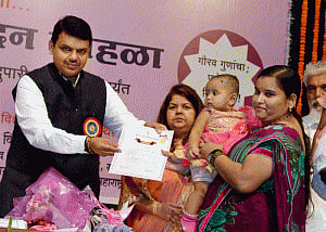 Sena asks Maha CM to apologise for 'deceiving' farmers