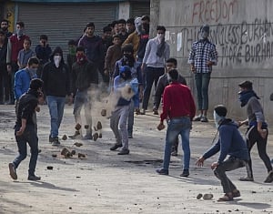 Youths rushing to encounter sites committing suicide: J&K DGP