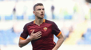 Record-breaker Dzeko gives Roma win, lazio prevail over Sassuolo