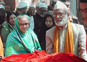 Bangladesh PM Sheikh Hasina offers prayers at Ajmer dargah
