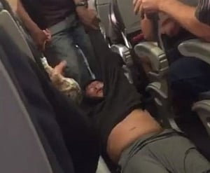 United Airlines apologises after Asian doctor dragged off flight