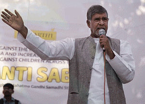 Satyarthi asks Trump to revise refugee policy