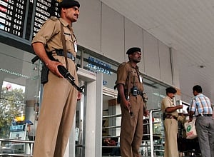 Man held for hoax e-mail about aircraft hijack threat