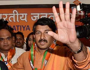 Kejriwal must resign, BJP will clean Delhi in 4 months: Manoj Tiwari