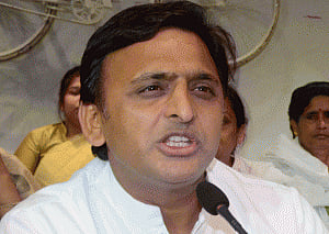 Centre, state govt raking up communal issues: Akhilesh