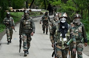 Massive anti-terror combing in Shopian