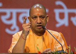 Aditynath wields broom for cleaner Uttar Pradesh