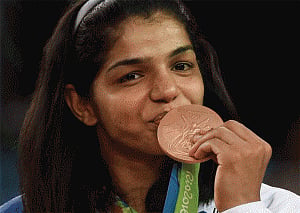 Sakshi, Bajrang to lead India in Asian C'ship