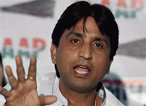 Kumar Vishwas defends Kejriwal
