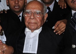 let Kejriwal step into box, says HC; terms Jethmalani's remarks scandalous