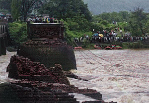 Goa: Two dead, 30 missing as bridge collapses in river