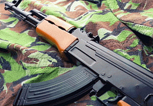Kashmir cop who fled with rifles has joined Hizbul Mujahideen